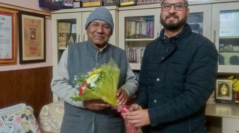 मोहित डिमरी ने गढ़रत्न नरेंद्र सिंह नेगी से शिष्टाचार भेंट की