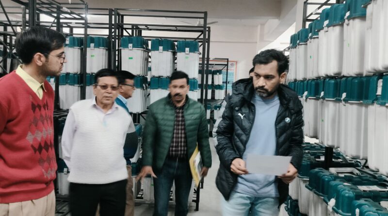 जिला निर्वाचन अधिकारी ने राजनीतिक दलों के प्रतिनिधियों की उपस्थिति में किया ईवीएम वेयर हाउस का त्रैमासिक निरीक्षण