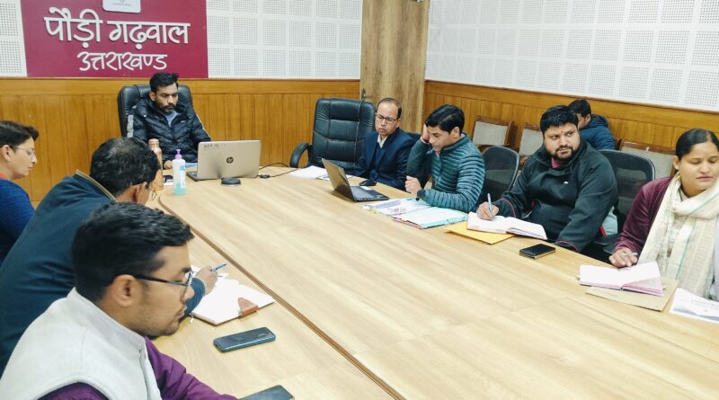 जिलाधिकारी ने श्रमिकों के लिए लेबर चौक का चयन कर डीपीआर तैयार करने के दिए निर्देश