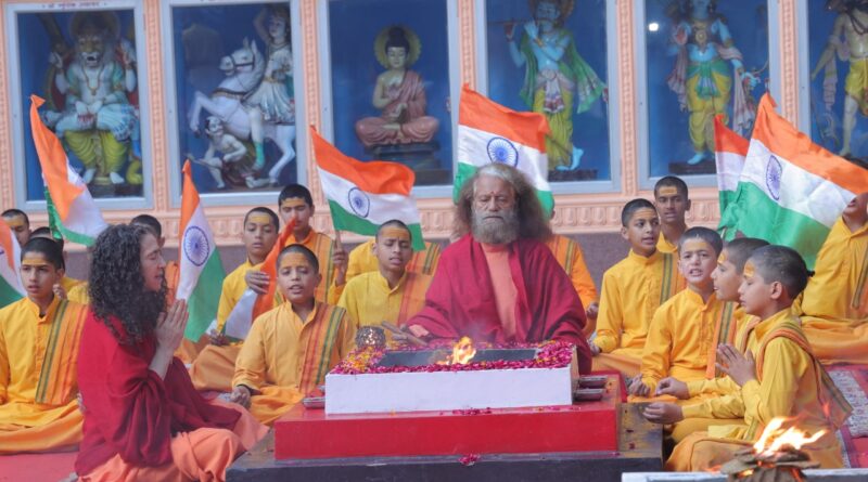 आज फाइनल मैच में भारत की जीत के लिए परमार्थ निकेतन में हुआ विशेष यज्ञ